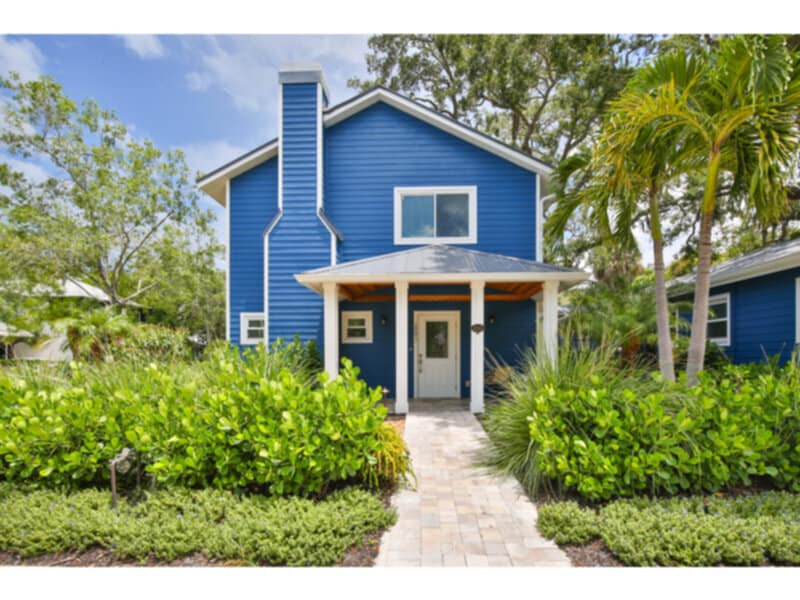 Primary Photo - Completely renovated 4 bedroom cottage in ...