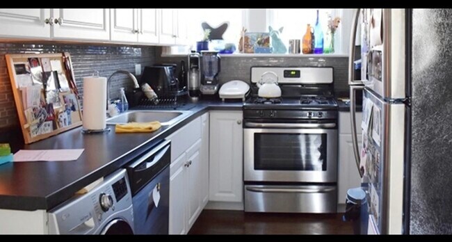 Foto del edificio - 3823 N Greenview Ave