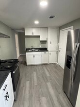 Building Photo - 105 N Avenue D