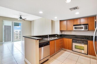 Building Photo - 610 Clematis St