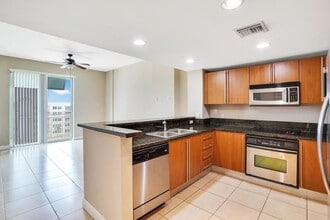 Building Photo - 610 Clematis St