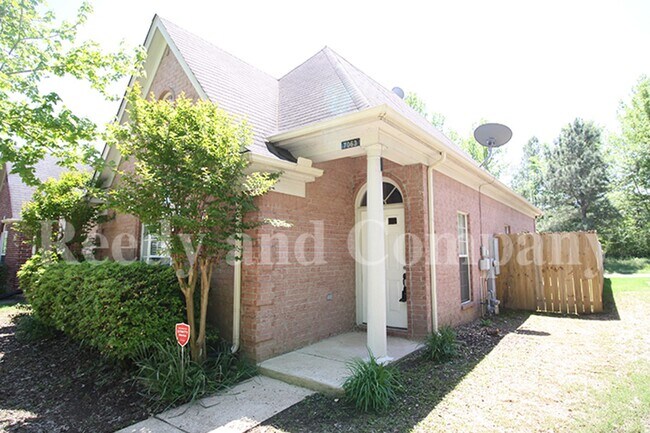 Foto del edificio - 7063 Parkbrook Ln