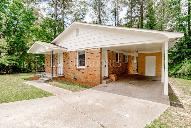 Building Photo - HOLIDAY SPECIAL! HALF OFF IF LEASE BY 11/30!