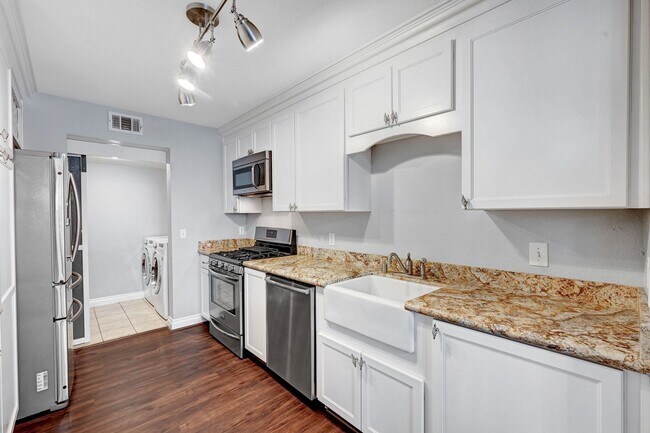 Building Photo - Stunning Summerlin Townhome!