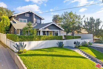 Building Photo - 1012-1014 Manzanita St