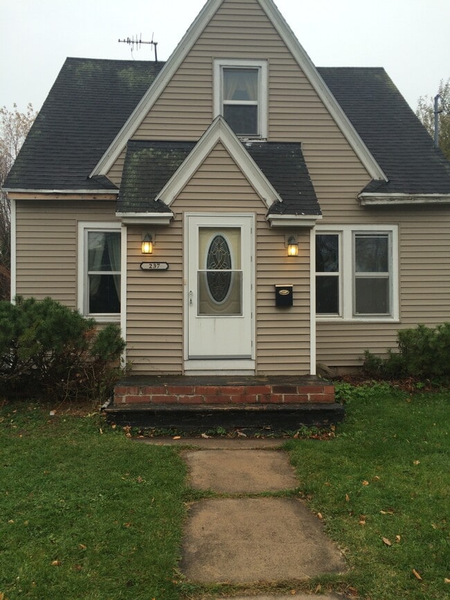 Vivienda unifamiliar que admite mascotas. - 237 Lake St