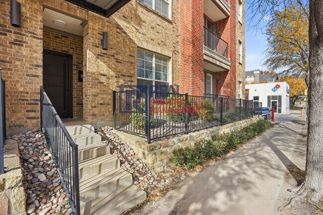 Foto del edificio - Gated Downtown Fort Worth Condo with Attached Garage
