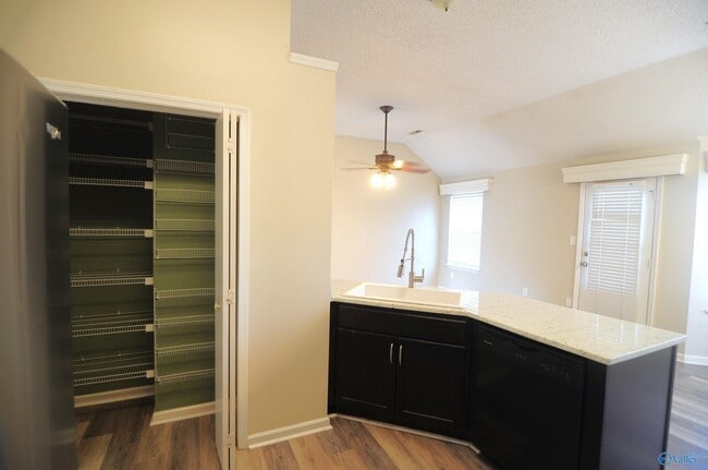 Foto del edificio - 104 Postwood Ct