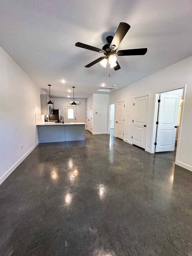 Building Photo - 1712 Rosemary Drive