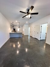 Building Photo - 1732 Rosemary Dr