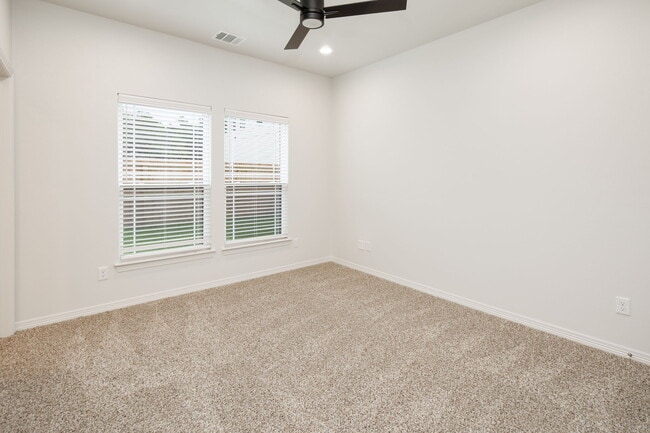 Building Photo - 201 Park Pl