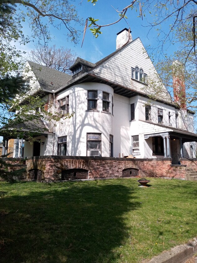 Primary Photo - 444 S 6th St