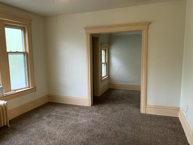 Foto del edificio - 674 Jessamine Ave E