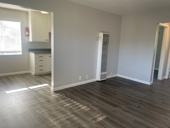 Foto del edificio - 3405 Dimond Ave