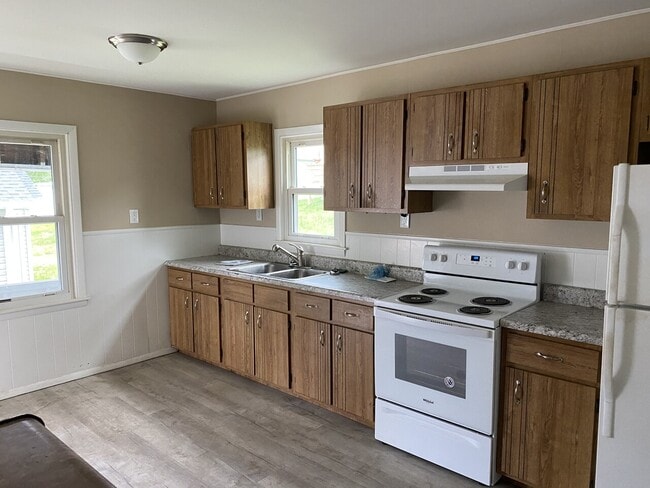 Building Photo - 11 Lindner Ln
