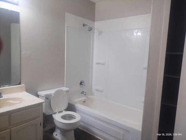 Foto del edificio - 412 Birdsong Ln