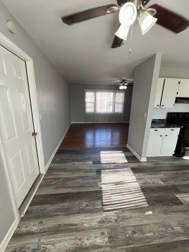 Foto del edificio - Coming Soon – Spacious 3-Bedroom Home with Garage