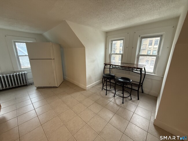 Building Photo - 58 Kellogg St