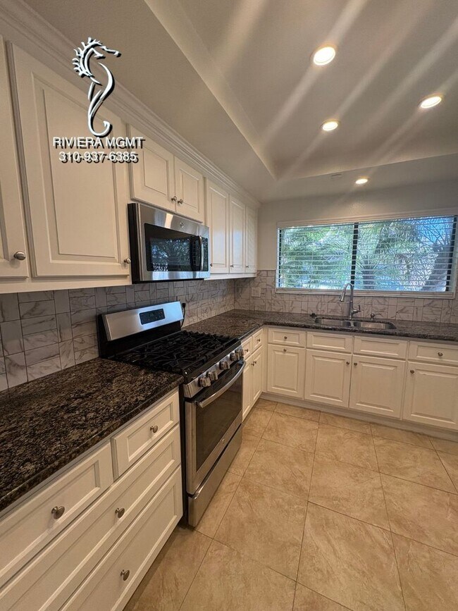 Building Photo - Redondo Beach 2 Story 3 Bed 2.5 Bath