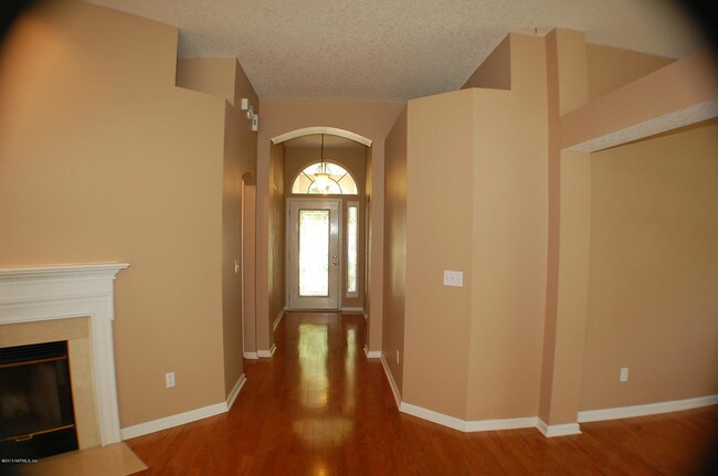 Foto del edificio - 1024 Buttercup Dr