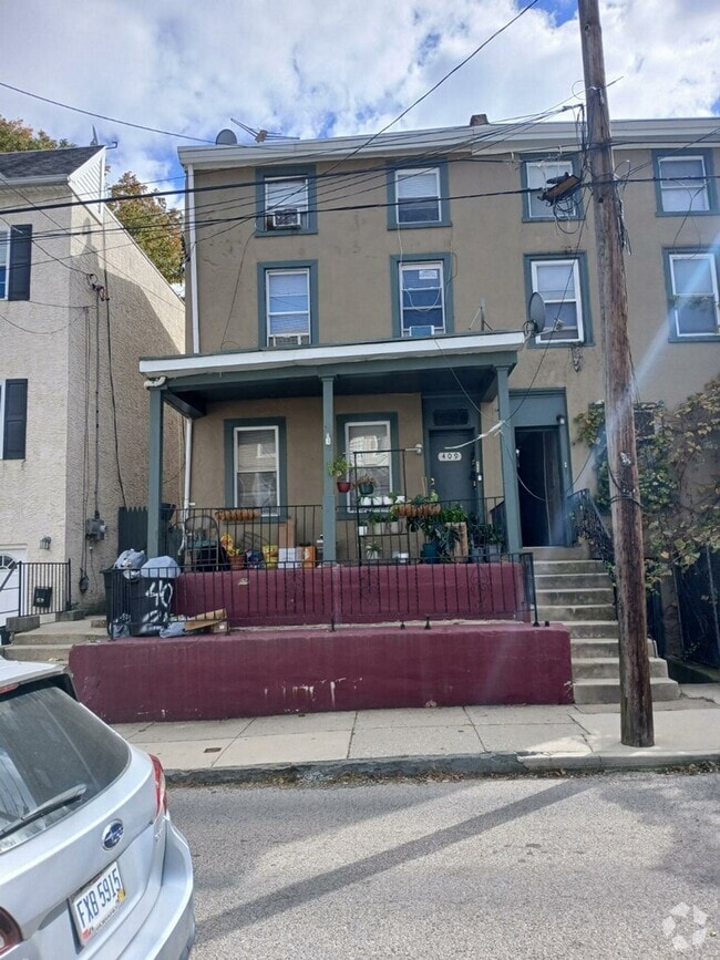Building Photo - 409 DuPont St