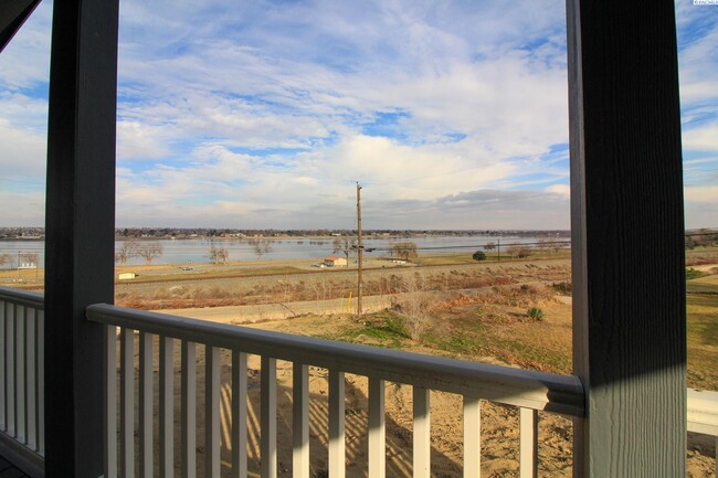 Building Photo - 3 Bed/2 Bath Home in Kennewick