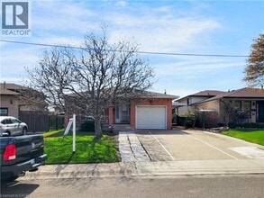 Building Photo - 216 Ravenbury Dr