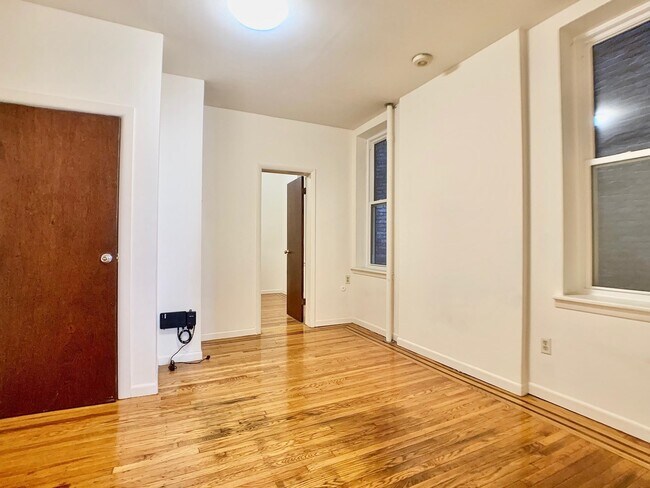 Building Photo - 106 11th St