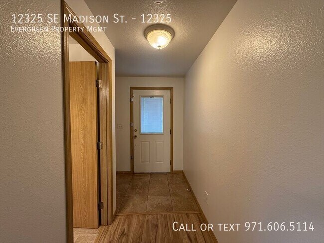 Foto del edificio - 12325 SE Madison St