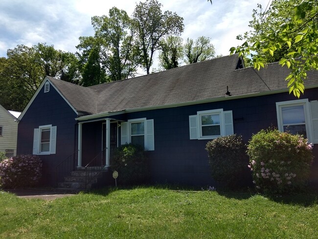 Building Photo - Cozy Cottage