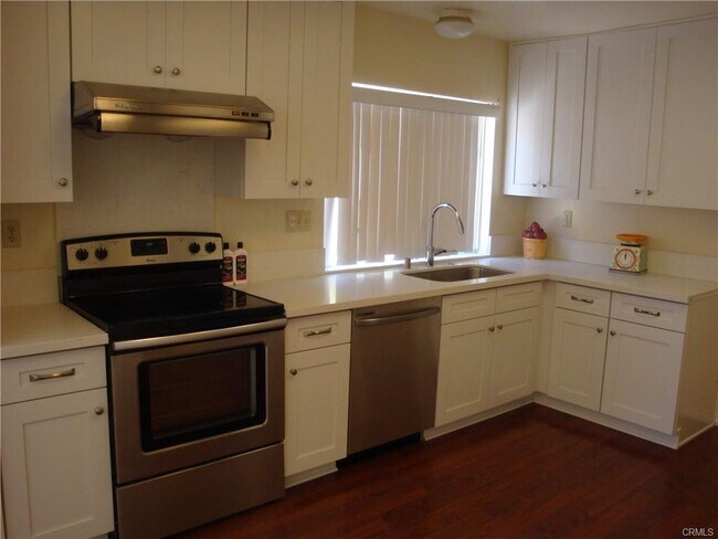 Building Photo - 19 Elderberry St