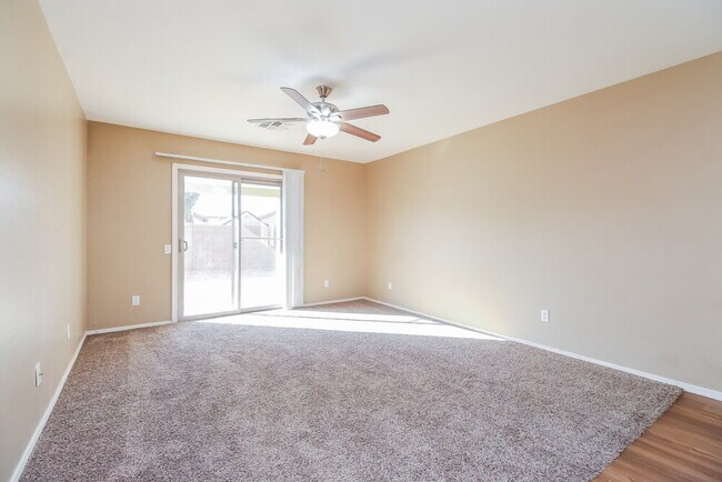 Foto del edificio - 1701 E Christopher St