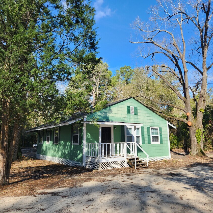 Primary Photo - 101 Gurr Dr