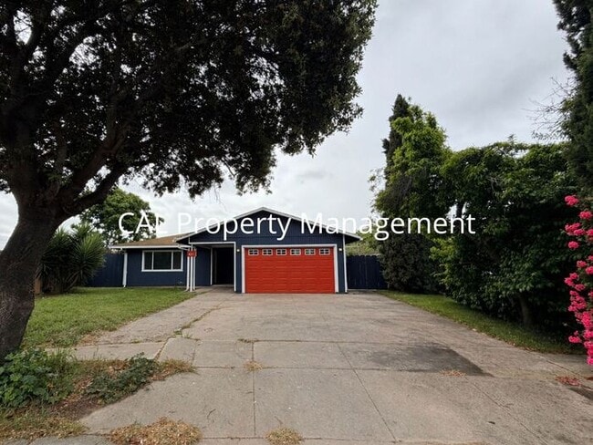 Foto del edificio - Spacious 4-Bedroom Home with 2-Car Garage & Backyard Oasis