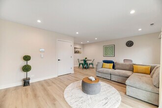 Building Photo - 2316 W Estes Ave