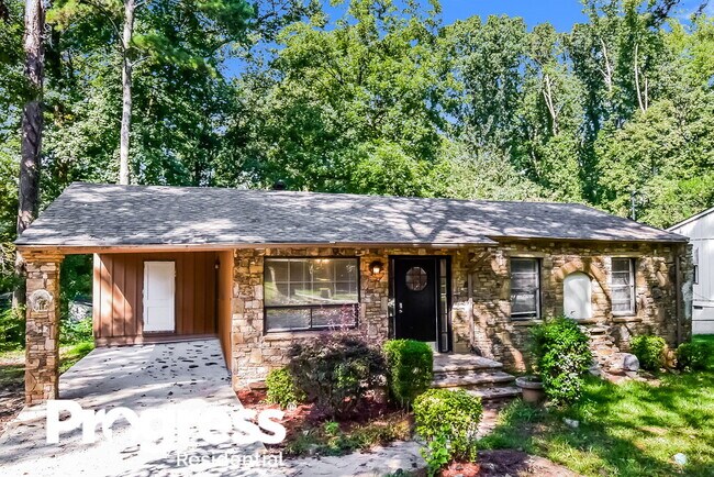 Foto del edificio - 895 Kennesaw Dr