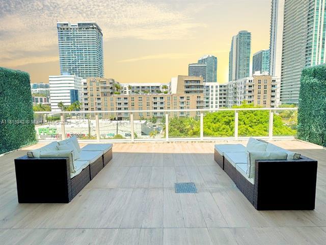 Foto del edificio - 321 NE 26th St