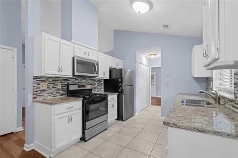 Building Photo - 1095 Longshore Dr