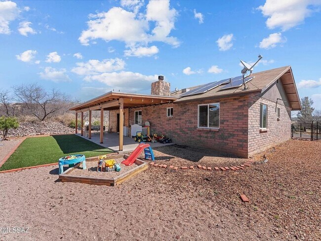 Foto del edificio - 3 Bedroom Single Family Home in Rio Rico