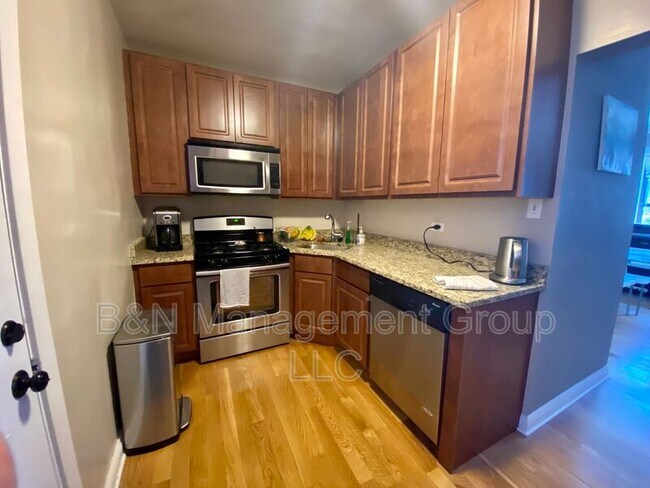 Foto del edificio - 918 W Oakdale Ave