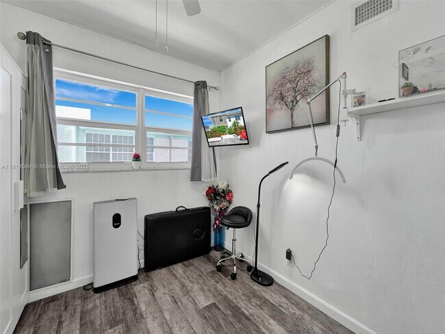 Foto del edificio - 2858 Pine Tree Dr