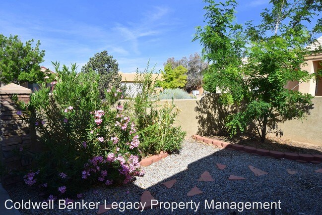 Building Photo - 10124 Arroyo Crest Dr NW