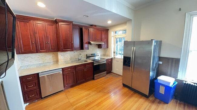 3 Level Brownstone on Charming Street - 3 Level Brownstone on Charming Street House