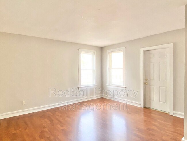Foto del edificio - 819 W 35th St