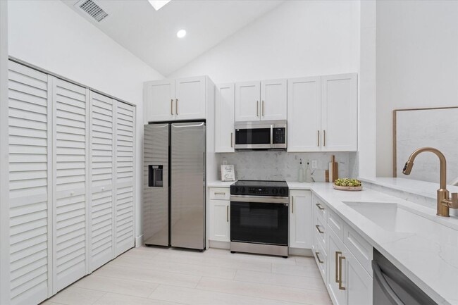 Building Photo - 441 Ashwood Pl
