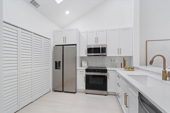 Foto del edificio - 441 Ashwood Pl