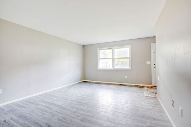 Building Photo - 72 Caesar Dr