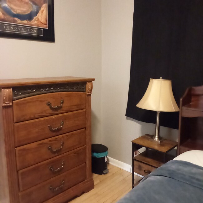 Foto del edificio - 1031 College St N