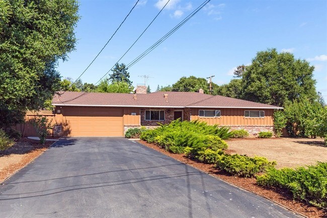 Building Photo - 718 Belden Dr
