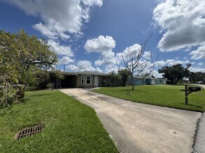 Building Photo - 345 Hillview Rd